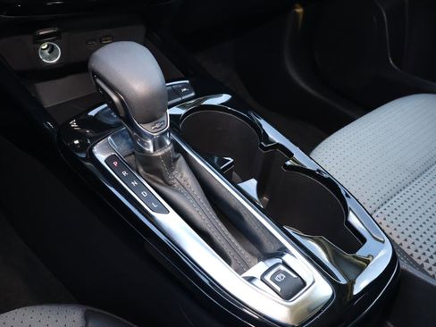 Used 2025 Chevrolet Trax LT w/ LT Convenience Package image 22