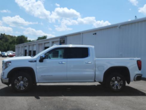 Used 2026 GMC Sierra 1500 SLT AWD/4WD image 2