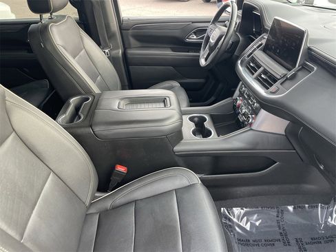 Used 2022 GMC Yukon SLT w/ SLT Premium Package image 9