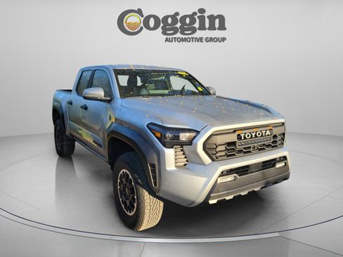 Used 2024 Toyota Tacoma TRD Off-Road image 3