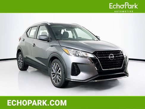 Used 2024 Nissan Kicks SV image 1