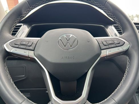 Used 2023 Volkswagen Tiguan SE image 23