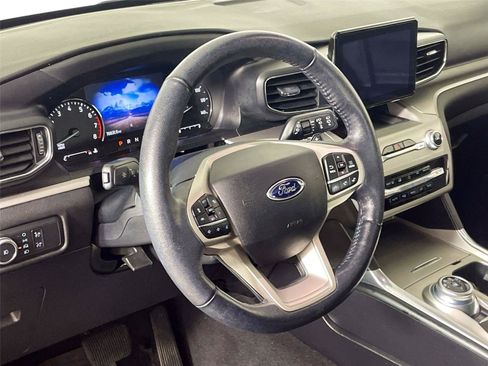 Used 2021 Ford Explorer XLT w/ Equipment Group 202A AWD/4WD image 19