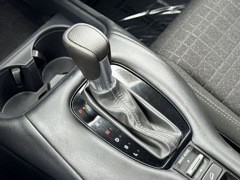 Certified 2025 Honda HR-V LX image 17