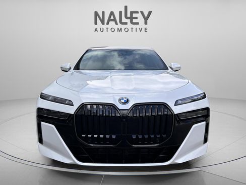 Used 2025 BMW 750e xDrive w/ Executive Package image 6