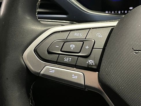 Used 2023 Volkswagen Taos SE w/ Panoramic Sunroof Package image 24