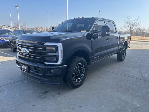 Used 2025 Ford F250 Platinum image 5