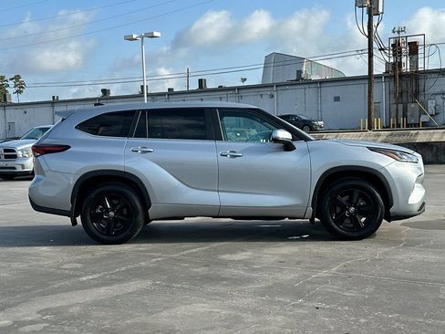 Certified 2025 Toyota Highlander LE AWD/4WD image 7