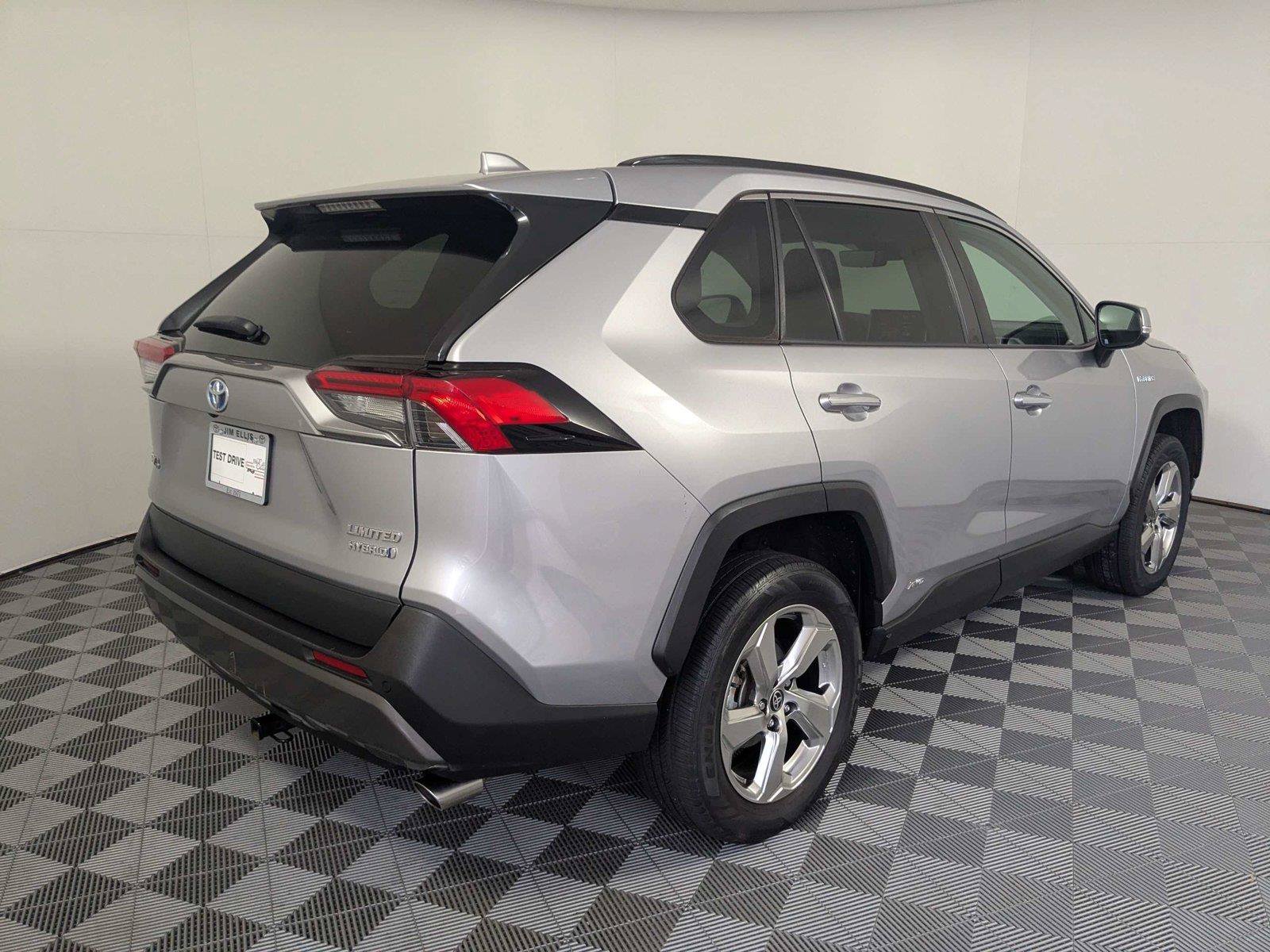 Used 2021 Toyota RAV4 Limited AWD/4WD image 4