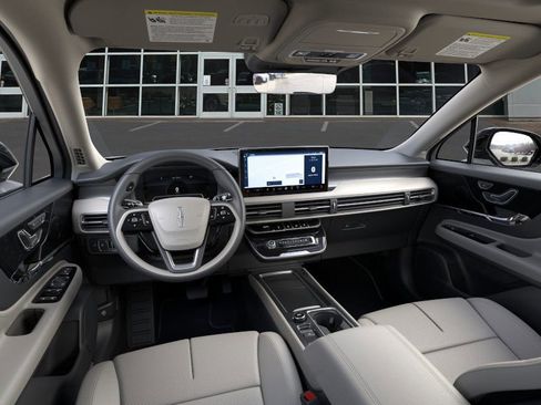 New 2025 Lincoln Corsair FWD w/ Equipment Group 101A image 9