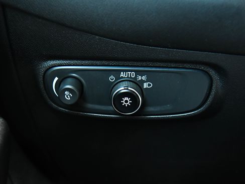 Used 2020 Chevrolet Equinox LT image 30