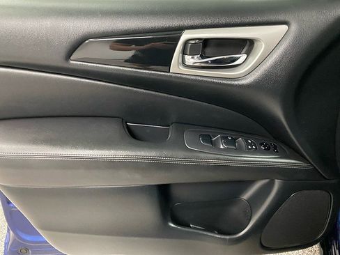 Used 2020 Nissan Pathfinder S image 9