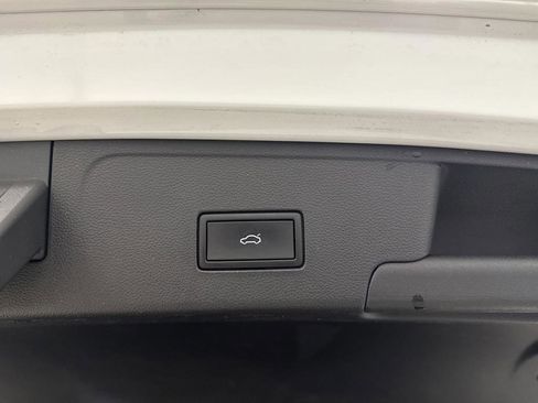 Used 2021 Volkswagen Atlas Cross Sport SE w/ Panoramic Sunroof Package image 15