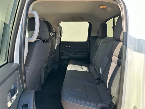 Used 2024 Nissan Frontier SV w/ Hardbody Edition image 18