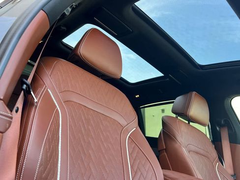 Used 2022 BMW 750i xDrive w/ Autobahn Package AWD/4WD image 18