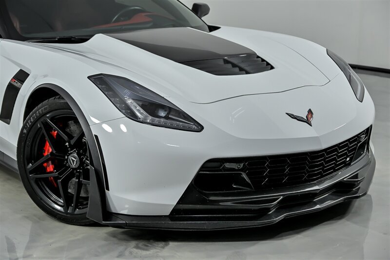 Used 2016 Chevrolet Corvette Z06 w/ 3LZ Preferred Equipment Group RWD image 2