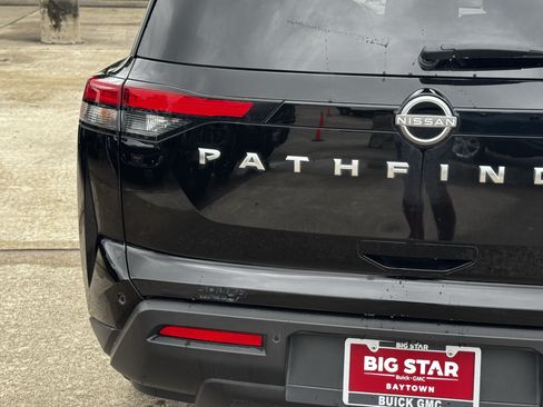 Used 2025 Nissan Pathfinder S FWD image 11