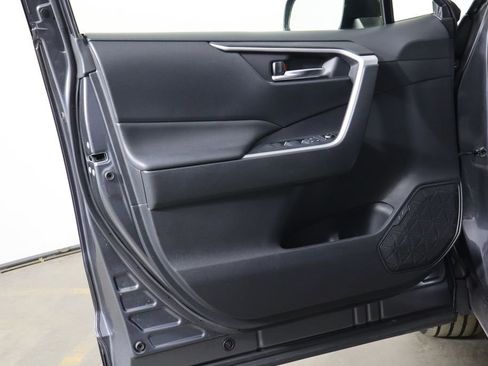 Used 2019 Toyota RAV4 XLE FWD image 18