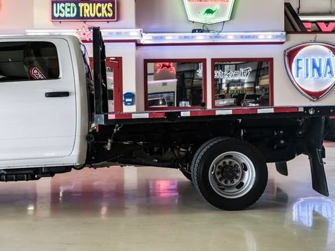 Used 2022 RAM 5500 Tradesman w/ Chrome Appearance Group AWD/4WD image 11