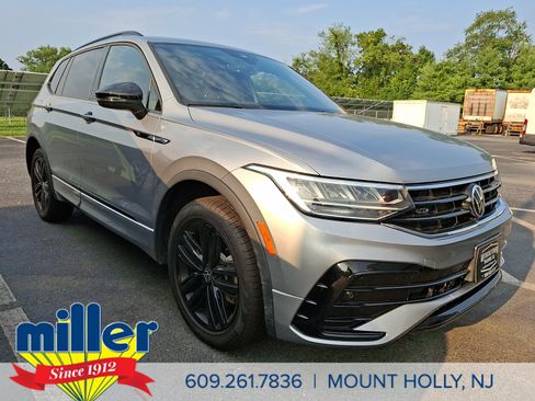 Used 2022 Volkswagen Tiguan SE R-Line AWD/4WD image 1