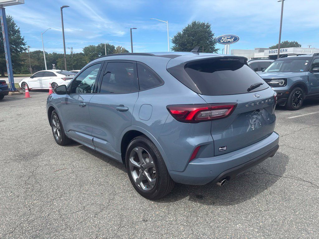 Used 2024 Ford Escape ST-Line w/ Tech Pack #1 FWD image 11