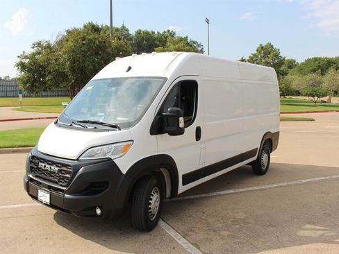 Used 2025 RAM ProMaster 2500 w/ Convenience Group FWD image 1