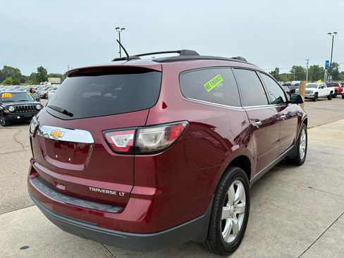 Used 2016 Chevrolet Traverse LT w/ Style and Technology Package FWD image 5