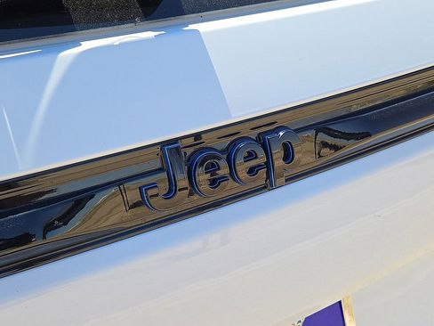 Used 2024 Jeep Grand Cherokee Trailhawk AWD/4WD image 13