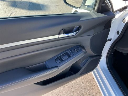 Used 2022 Nissan Altima 2.5 SV image 17