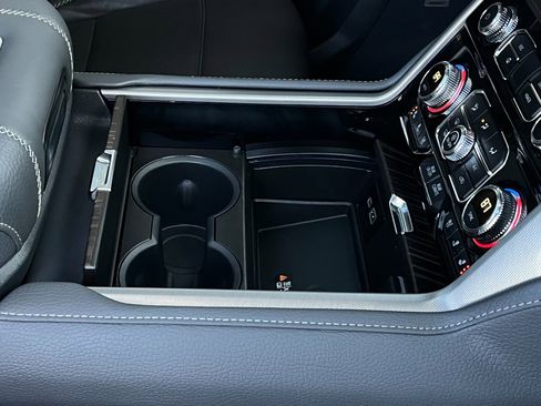 Used 2024 GMC Yukon XL Denali image 40