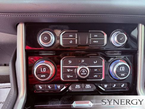 Used 2023 GMC Yukon Denali RWD image 13