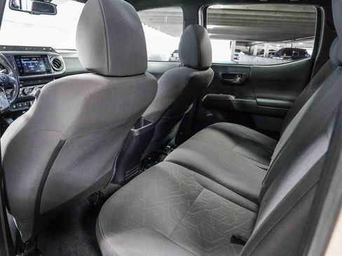 Used 2019 Toyota Tacoma TRD Off-Road w/ Technology Package AWD/4WD image 18