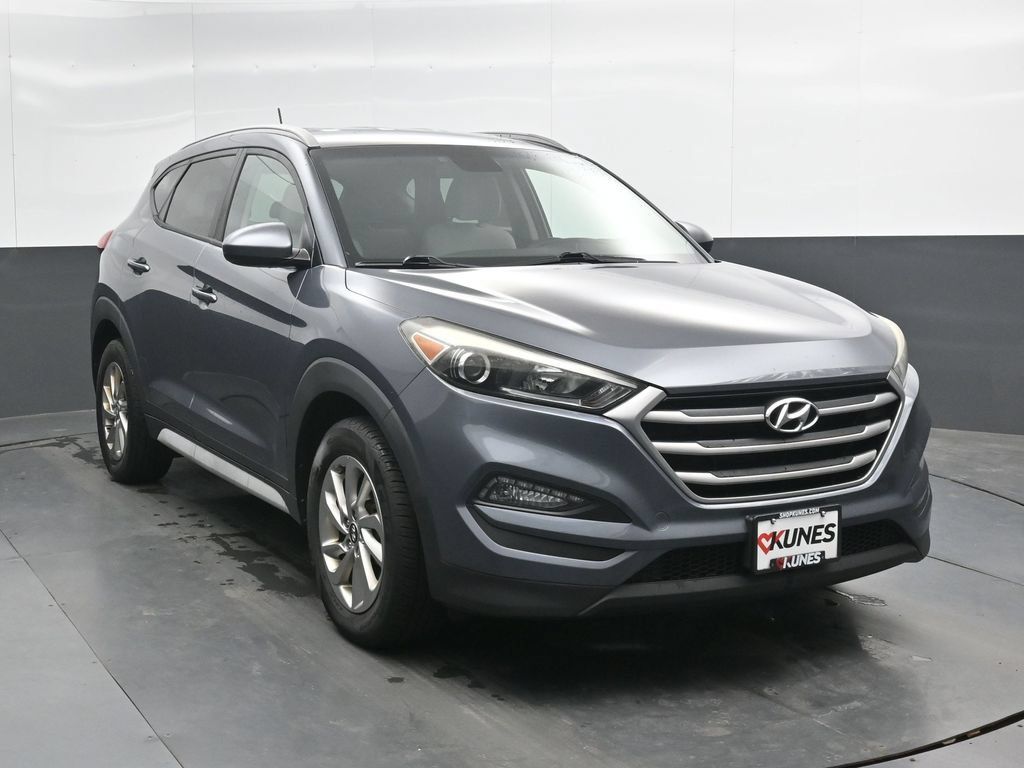 Used 2017 Hyundai Tucson SE w/ SE Popular Package 02 FWD image 4