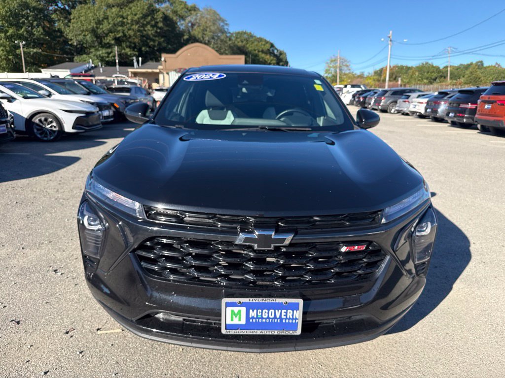 Used 2024 Chevrolet Trax RS w/ Driver Confidence Package FWD image 3