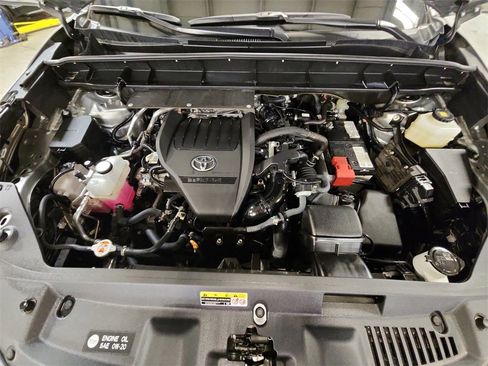 Used 2023 Toyota Highlander XLE image 27