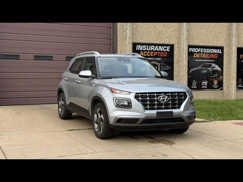 Used 2022 Hyundai Venue SEL FWD image 1