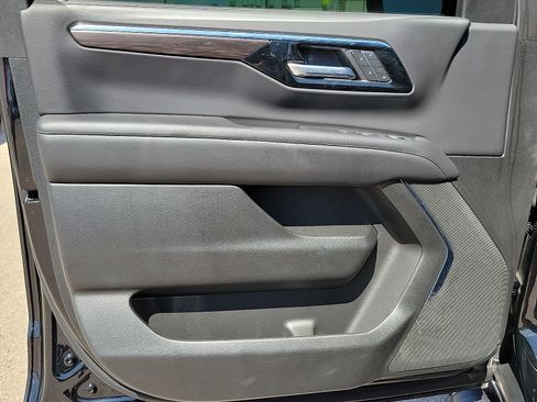 Used 2025 Chevrolet Tahoe Z71 AWD/4WD image 11