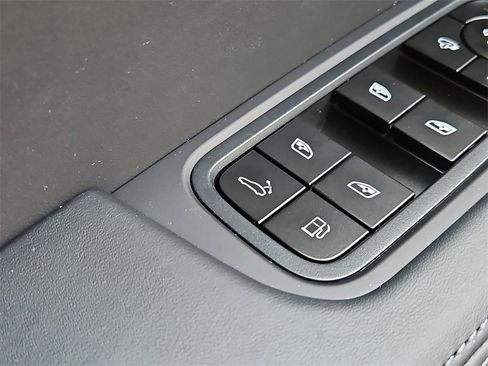 New 2026 Porsche Cayenne S image 23