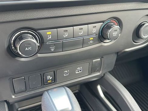 Certified 2025 Nissan Frontier SV image 34