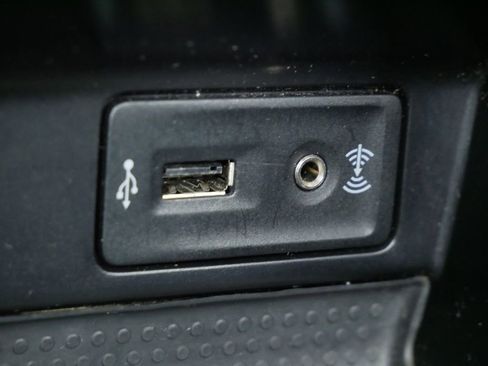 Used 2018 Volkswagen Beetle 2.0T SE image 32