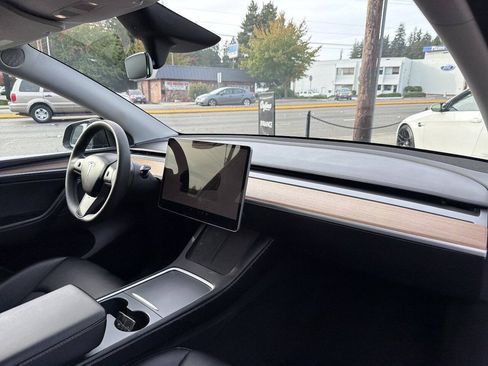 Used 2024 Tesla Model Y Long Range AWD/4WD image 15