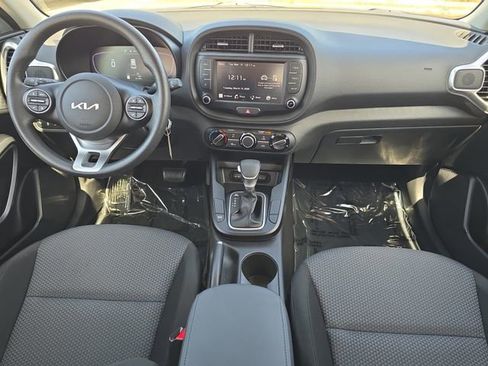 Used 2023 Kia Soul LX w/ LX Technology Package image 8