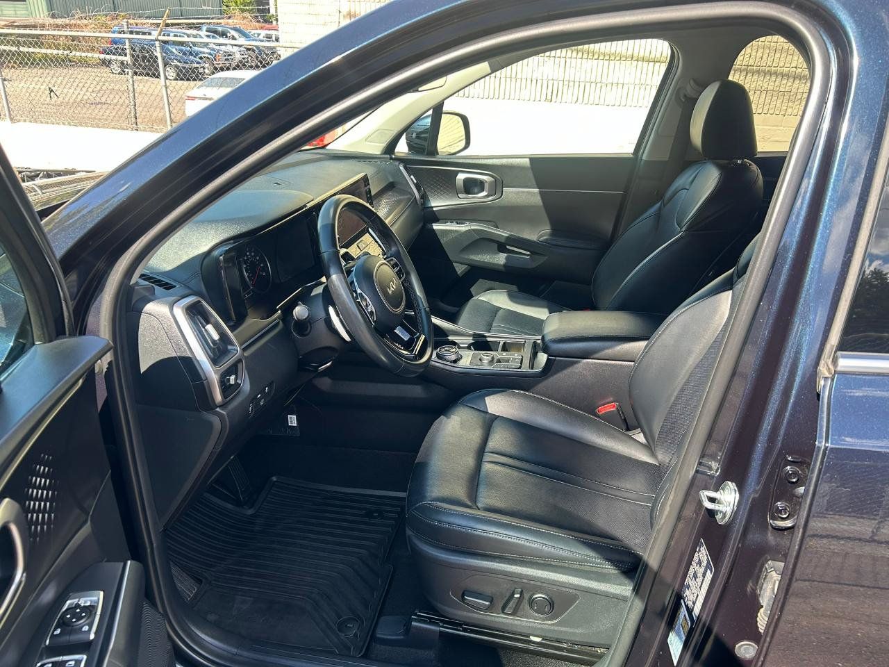 Used 2023 Kia Sorento EX AWD/4WD image 10