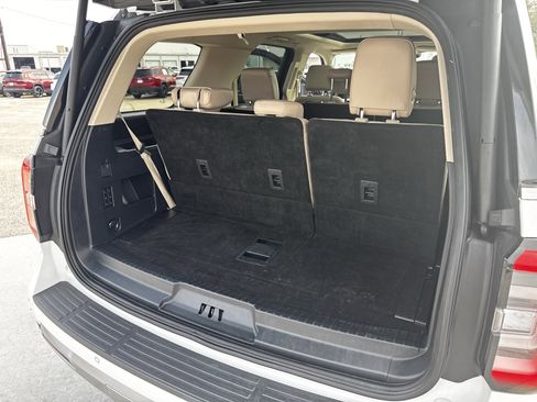 Used 2024 Ford Expedition Limited image 32