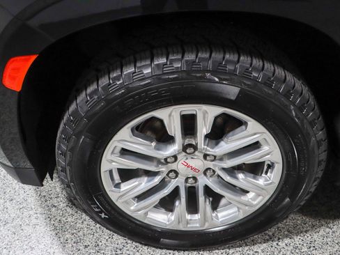 Used 2023 GMC Yukon SLT w/ SLT Luxury Package AWD/4WD image 11