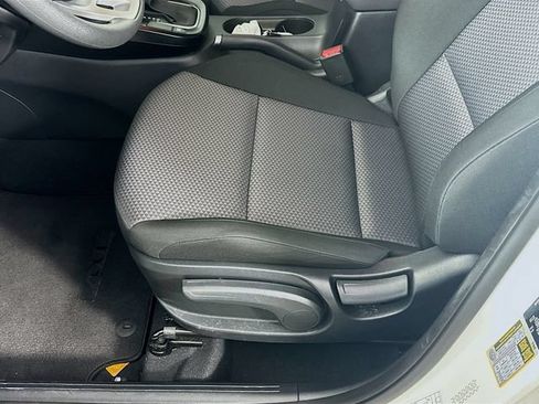 Used 2025 Kia Soul LX w/ LX Technology Package FWD image 25