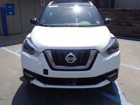 Used 2020 Nissan Kicks SR w/ SR Premium Package FWD image 2