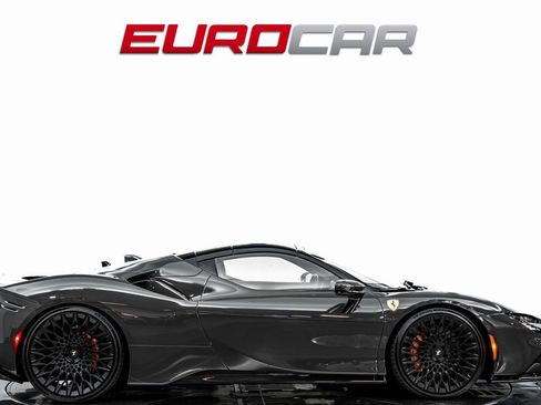 Used 2024 Ferrari SF90 Spider image 8