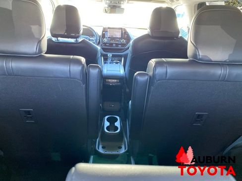 Used 2023 Toyota Highlander XLE AWD/4WD image 13