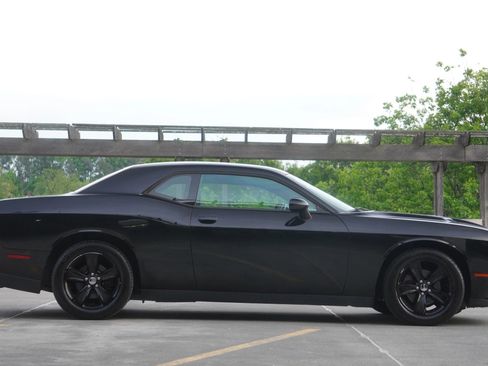 Used 2017 Dodge Challenger SXT RWD image 19